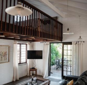 Durban North Apartment | Relax at Sherwood Garden Cottage: Pet-Friendly Retreat