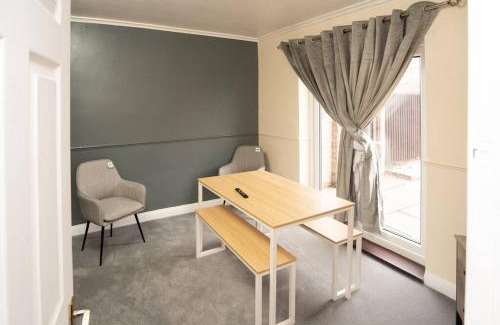 Mansfield House | Discover Sherwood Pines with a Big Garden for Families!
