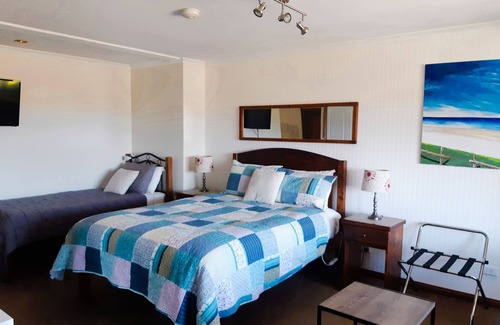 Latrobe Apartment | Inviting Sherwood View Accommodation with Family Amenities