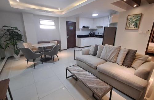 Malabanias Apartment | Sheryll Escapes - La Grande1 BR 304 with balcony, Netflix & WiFi