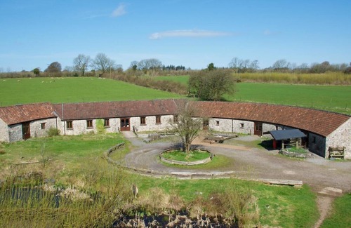Compton Martin Apartment | Family-Friendly Stay at Shetland Arc, Fernhill Farm