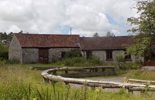 Compton Martin Apartment | Family-Friendly Stay at Shetland Arc, Fernhill Farm