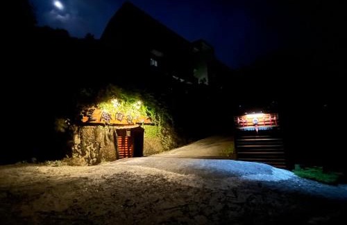 Zhushan House | Shi Home 1639: Family-Friendly Stay with Breakfast Included