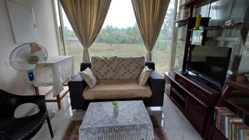 Pollachi Villa | Charming Glass House in Pollachi - Ideal for Families