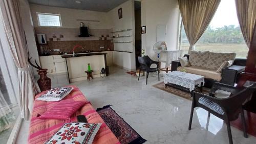 Pollachi Villa | Charming Glass House in Pollachi - Ideal for Families