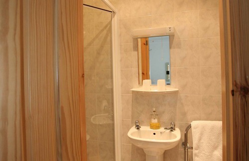 Dunkeld Bed & Breakfast | Oceanfront Haven: Shian Cottage B&B with 9.8 Guest Rating