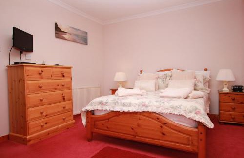 Lewis and Harris House | Tranquil Shiant View: Oceanfront Escape with Top Reviews