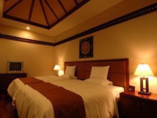 Ueno Resort | Elegant Shigira Bayside Suite Allamanda with Oceanfront Views