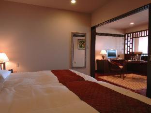 Ueno Resort | Elegant Shigira Bayside Suite Allamanda with Oceanfront Views