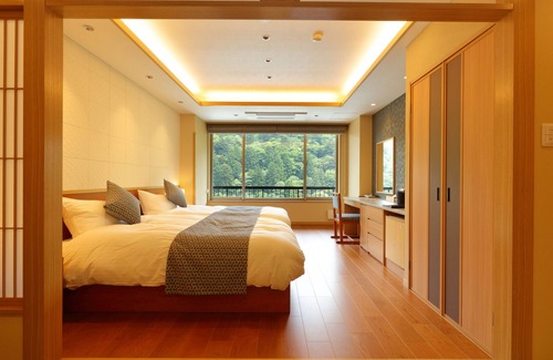 Komono House | Relax at Shikanoyu Hotel: Eco-Friendly Stay with Spa & Dining