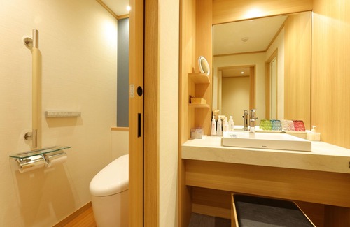 Komono House | Relax at Shikanoyu Hotel: Eco-Friendly Stay with Spa & Dining