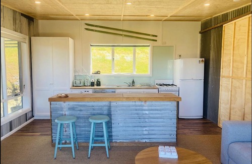 Cobungra Apartment | Discover Shiki Snow Cabin: Oceanfront Retreat with Hot Tub