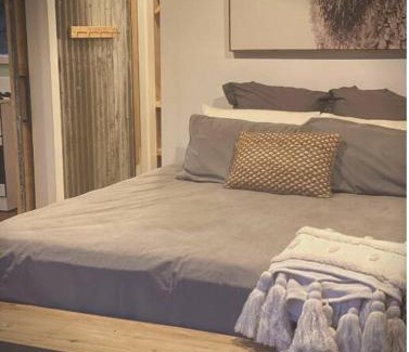 Cobungra Apartment | Discover Shiki Snow Cabin: Oceanfront Retreat with Hot Tub