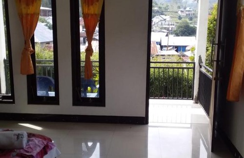 Moni House | Discover SHILA GUEST HOUSE with Hot Tub & Kitchen Access