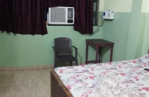 Kannauj Hotel | Cozy Shilpi Guest House: Family-Friendly with Breakfast Included