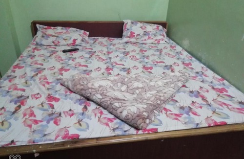 Kannauj Hotel | Cozy Shilpi Guest House: Family-Friendly with Breakfast Included