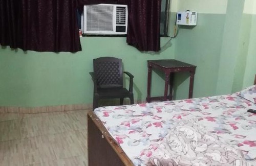 Kannauj Hotel | Cozy Shilpi Guest House: Family-Friendly with Breakfast Included