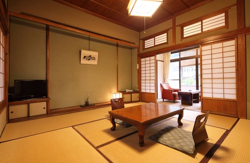 Yufu House | Eco-Friendly Shimizu Ryokan: Guest Rated 9.6 with Hot Tub
