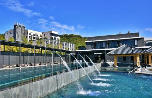 Yuanli Hotel | Discover Shine Mood Resort Yuanli with Pool & Hot Tub