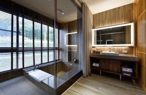Yuanli Hotel | Discover Shine Mood Resort Yuanli with Pool & Hot Tub