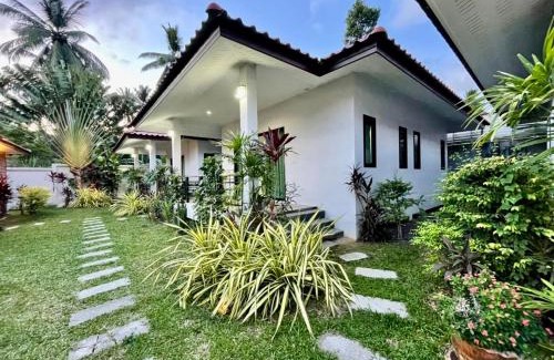 Maret Cabin | Oceanfront Shine of Hill in Koh Samui with Spa & Dining