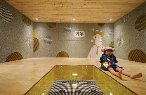Shalu District Bed & Breakfast | Discover Shineworld 11: Top-Rated Stay with Hot Tub