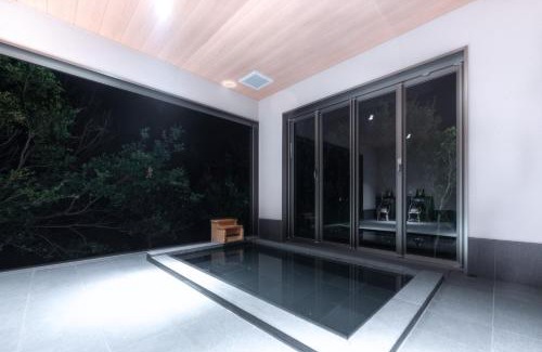 Shirahama Villa | Experience Shingetsuann Shirahama: Oceanfront Pool Retreat