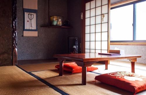 Kiho-cho House | Relax at Shingu Guest House: Family-Friendly & Hot Tub