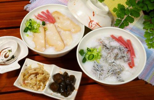North District Hotel | Pet-Friendly Getaway at Shining Motel with Spa & Hot Tub