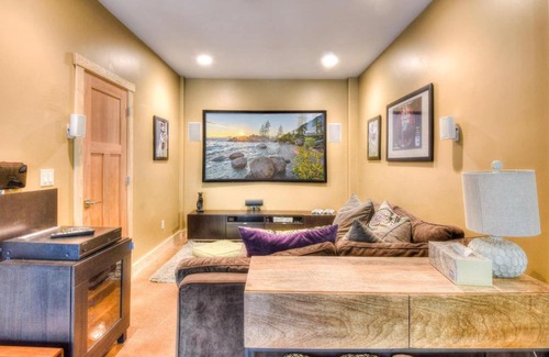 Country Club Estates House | Elegant Shining Shire: 4-Star Pet-Friendly Getaway