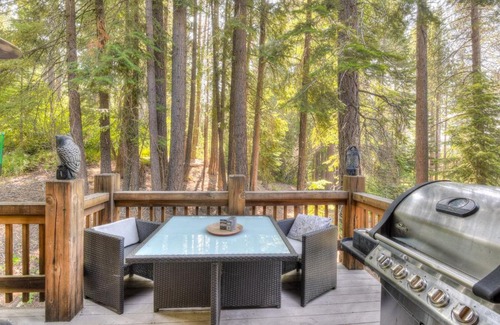 Country Club Estates House | Elegant Shining Shire: 4-Star Pet-Friendly Getaway