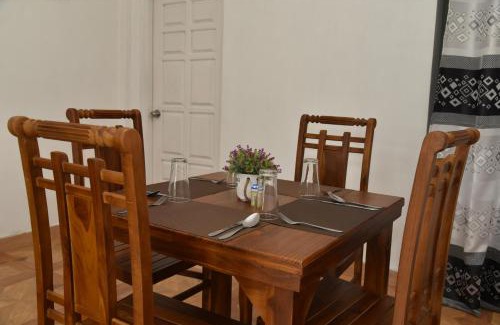 Nuwara Eliya House | Budget-Friendly Stay at SHINY COT with Breakfast Included