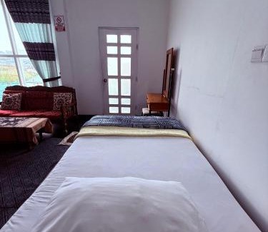 Nuwara Eliya House | Budget-Friendly Stay at SHINY COT with Breakfast Included