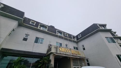 Gujwa Hotel | Shiny Hotel