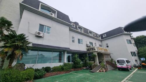 Gujwa Hotel | Shiny Hotel