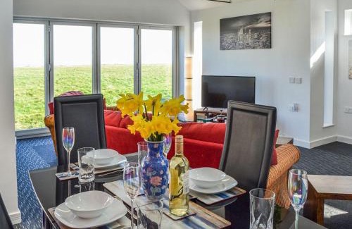 Bacton House | Experience Ship Ahoy: Pet-Friendly Retreat with 9.8 Rating