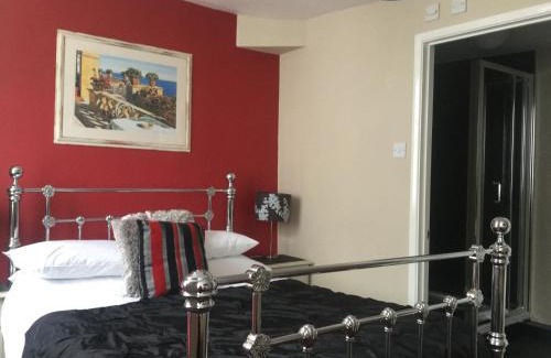Mevagissey Hotel | Pet-Friendly Getaway at Ship Inn with Onsite Dining