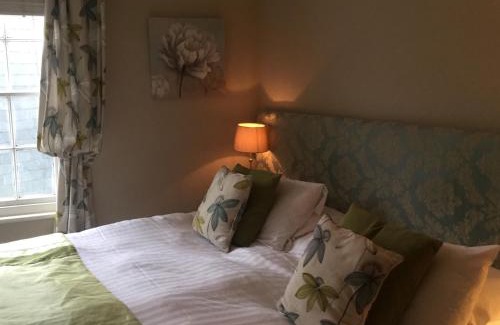Mevagissey Hotel | Pet-Friendly Getaway at Ship Inn with Onsite Dining