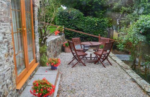 Hartland House | Explore Shipload Cottage: Pet Friendly & Guest Rated 10/10