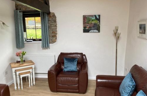 Hartland House | Explore Shipload Cottage: Pet Friendly & Guest Rated 10/10