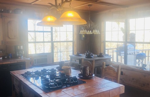 Mammoth Spring Cabin | Guest Rated 10/10: Shipp's Landing - Cozy Water Retreat