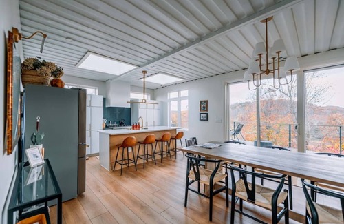 Rockbridge Cabin | Unforgettable Shipping Container Cabin with Spa & Hot Tub