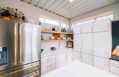 Rockbridge Cabin | Unforgettable Shipping Container Cabin with Spa & Hot Tub