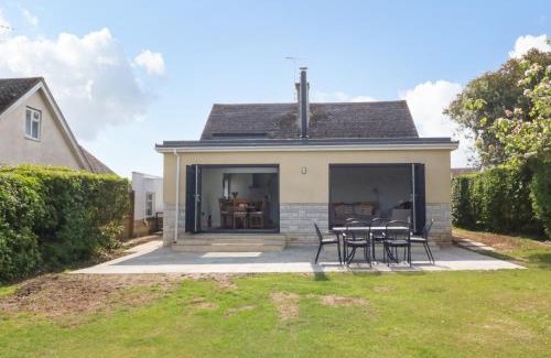 Shipton Gorge House | Pet-Friendly Retreat at Shipton Hill View - Rated 8/10