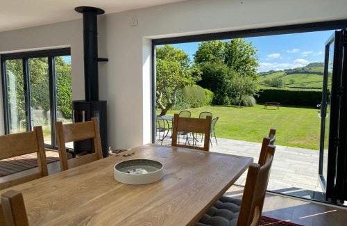 Shipton Gorge House | Pet-Friendly Retreat at Shipton Hill View - Rated 8/10
