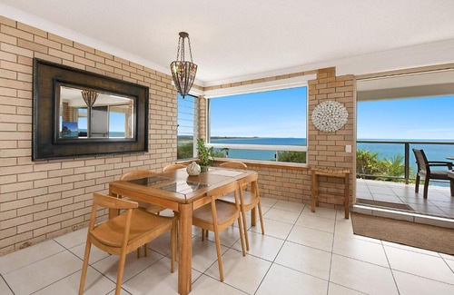 Moffat Beach House | Family-Friendly Shipton Lodge Unit 3 Near Moffat Beach