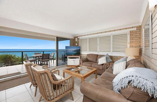 Moffat Beach House | Family-Friendly Shipton Lodge Unit 3 Near Moffat Beach