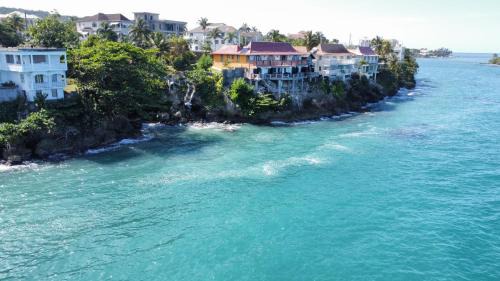 Tower Isle Apartment | Oceanfront Shipwatcher Studio with Mezzanine and Pool