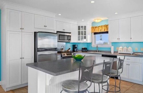 Selkirk House | Shipwreck Point with Beach Access