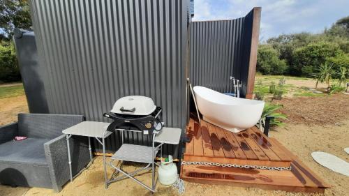 Fingal Bed & Breakfast | Family-Friendly Getaway at Shipwrecked Oasis Awaits You